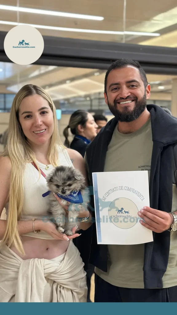 persona feliz con cachorro Clientes felices cachorroselite