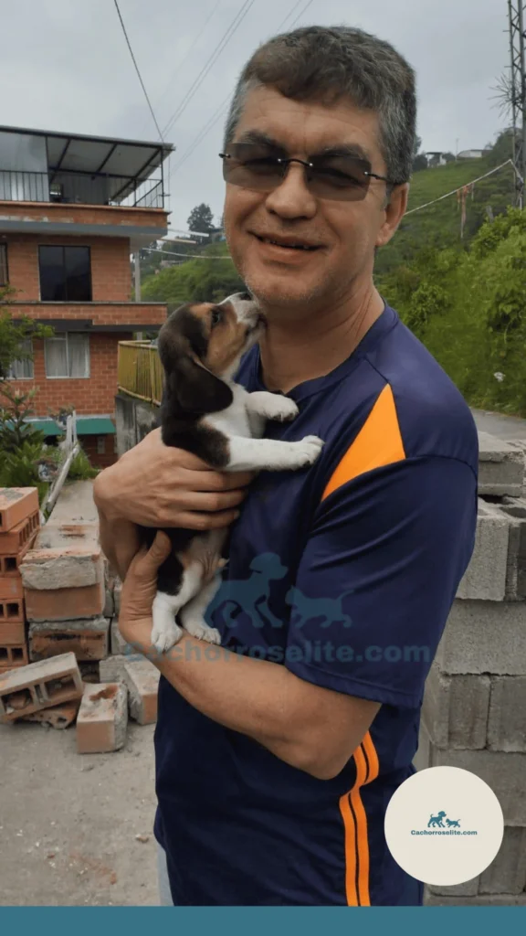 Cliente con su mascota feliz Cachorros elite