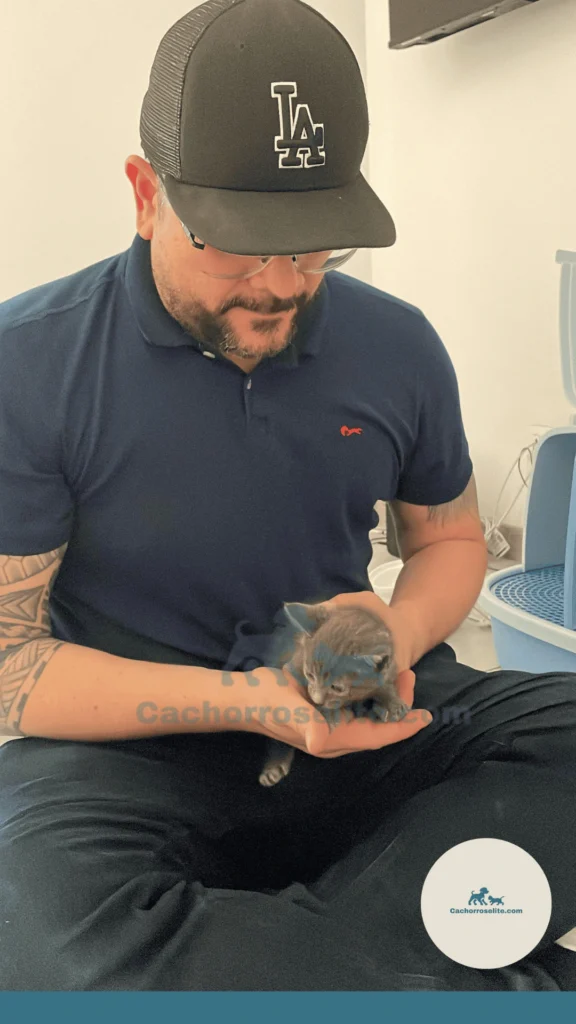 Cliente con su mascota feliz Cachorros elite